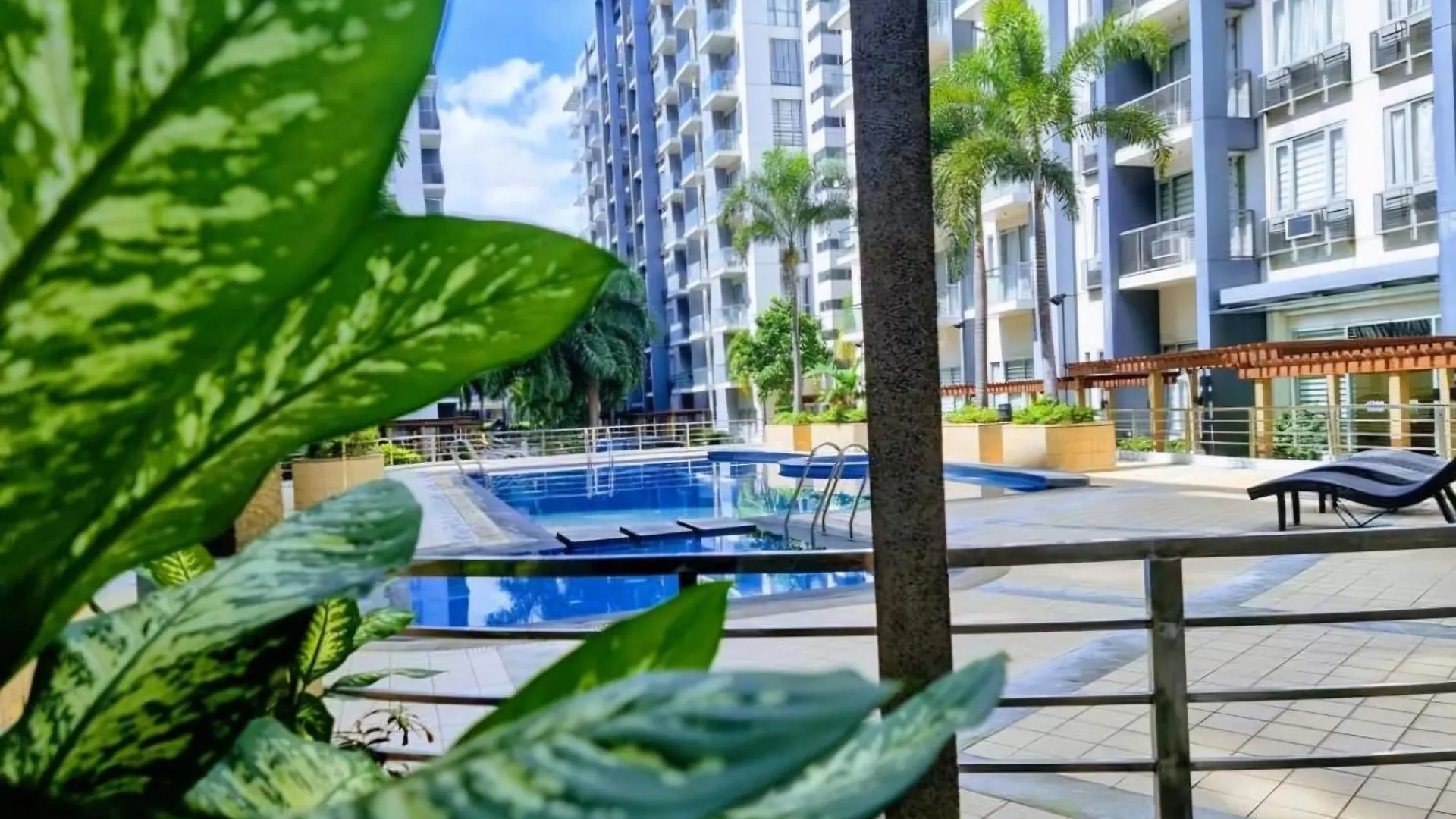 Apartment One Palm Tree Villas Manila Philippines
