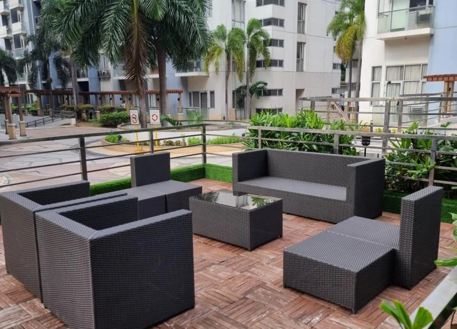 Apartment One Palm Tree Villas Manila Philippines